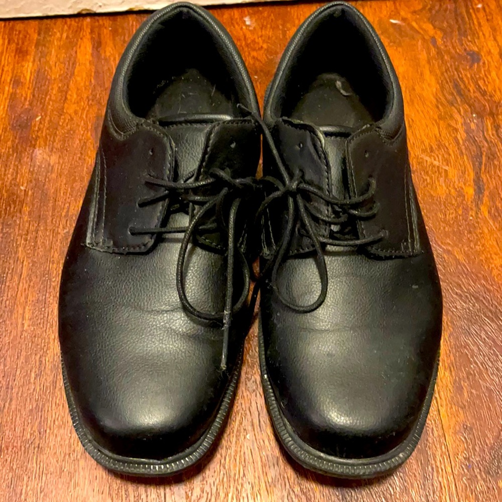 Non slip work shoes